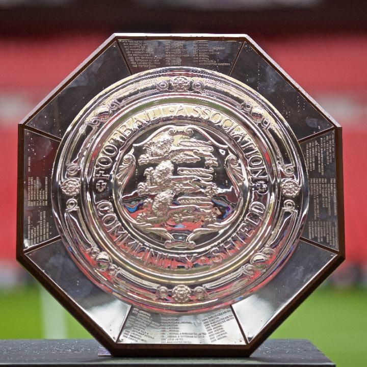 中国金年会-里昂迎社区盾关键赛，冲刺阶段迎来里程碑，引发热议，更衣室氛围转暖